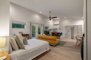 Een strijkplank/strijkijzer, gratis wifi, beddengoed