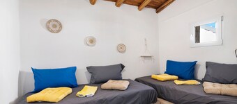 Holiday Home 'Gotinha D' Água' with Private Garden, Jacuzzi, Wi-Fi & Air Conditioning