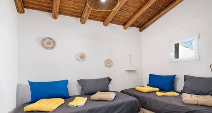 Holiday Home 'Gotinha D' Água' with Private Garden, Jacuzzi, Wi-Fi & Air Conditioning