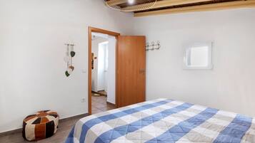 2 slaapkamers, een strijkplank/strijkijzer, wifi, beddengoed