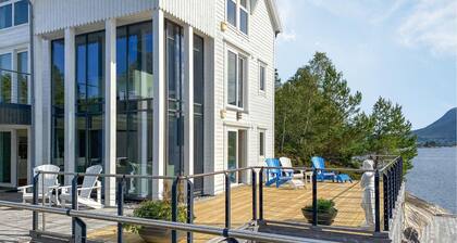 Schöne Ferienwohnung in Gurskøy mit Sauna