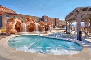 Beheizter Pool