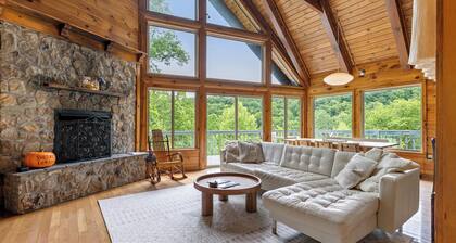 Warm & Cozy Red River Gorge A-Frame with Hot Tub and EV charger