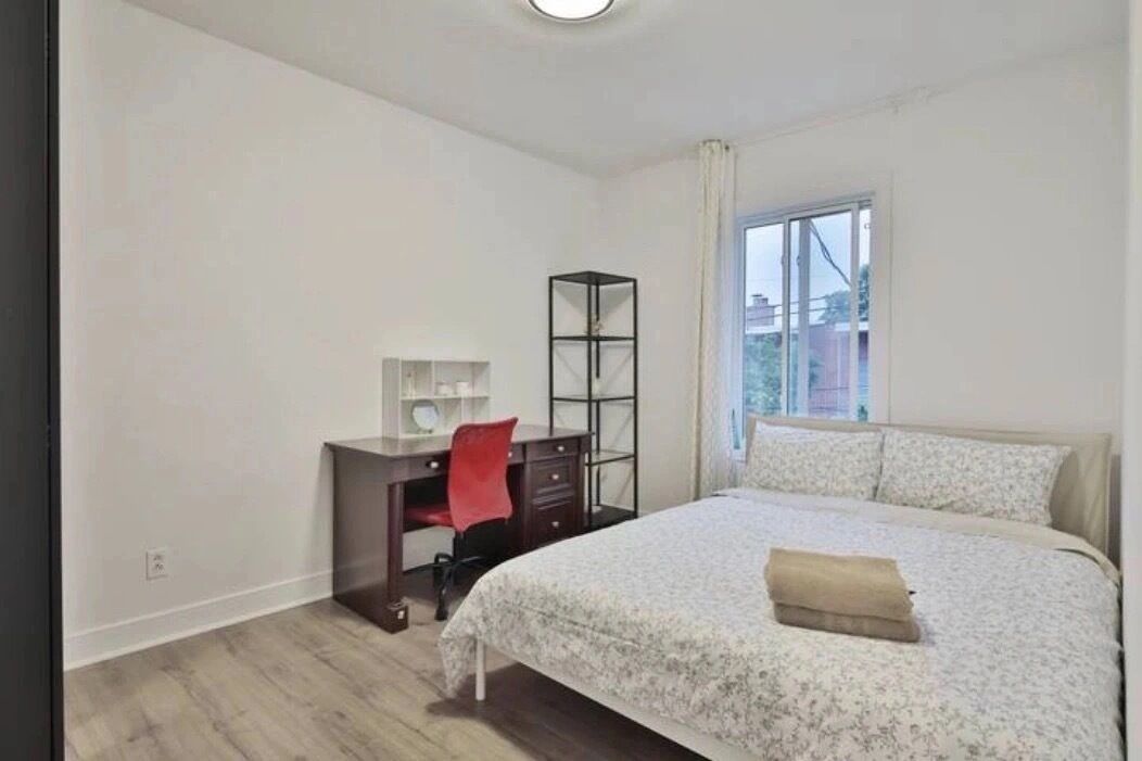 3 bedrooms, iron/ironing board, travel cot, WiFi