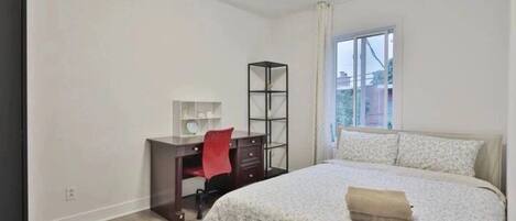 3 عدّة غرف نوم ومكواة/لوح كي وسرير سفر وواي فاي