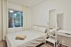 3 bedrooms, iron/ironing board, travel crib, WiFi