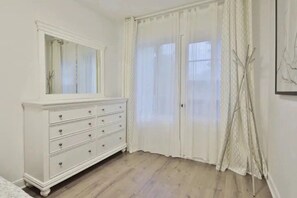 3 bedrooms, iron/ironing board, travel crib, WiFi