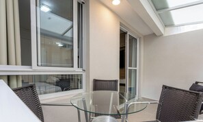 Dining - Studio With Balcony 500m From the Metro - Mop0103 (São Paulo)