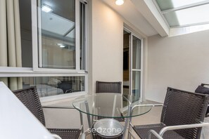 Basic Apartment | Terrace/patio