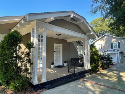 Spacious 5-Bedroom Home with Private Guest Cottage