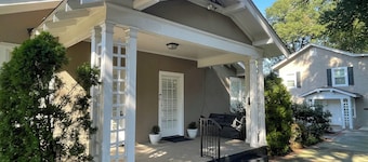 Spacious 5-Bedroom Home with Private Guest Cottage