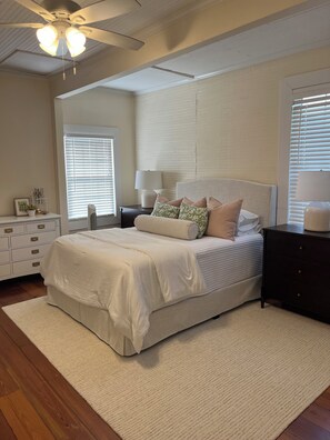 5 bedrooms, Internet, bed sheets - Spacious 5-Bedroom Home with Private Guest Cottage (Augusta)