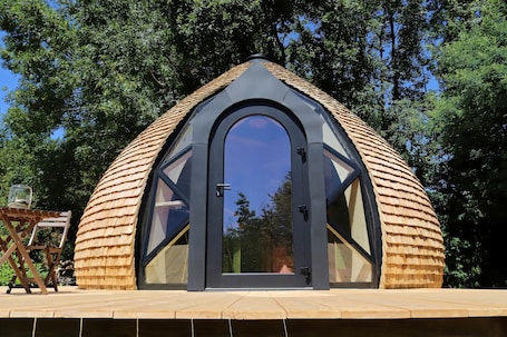 Exterior detail. Zomeo: A wellness break