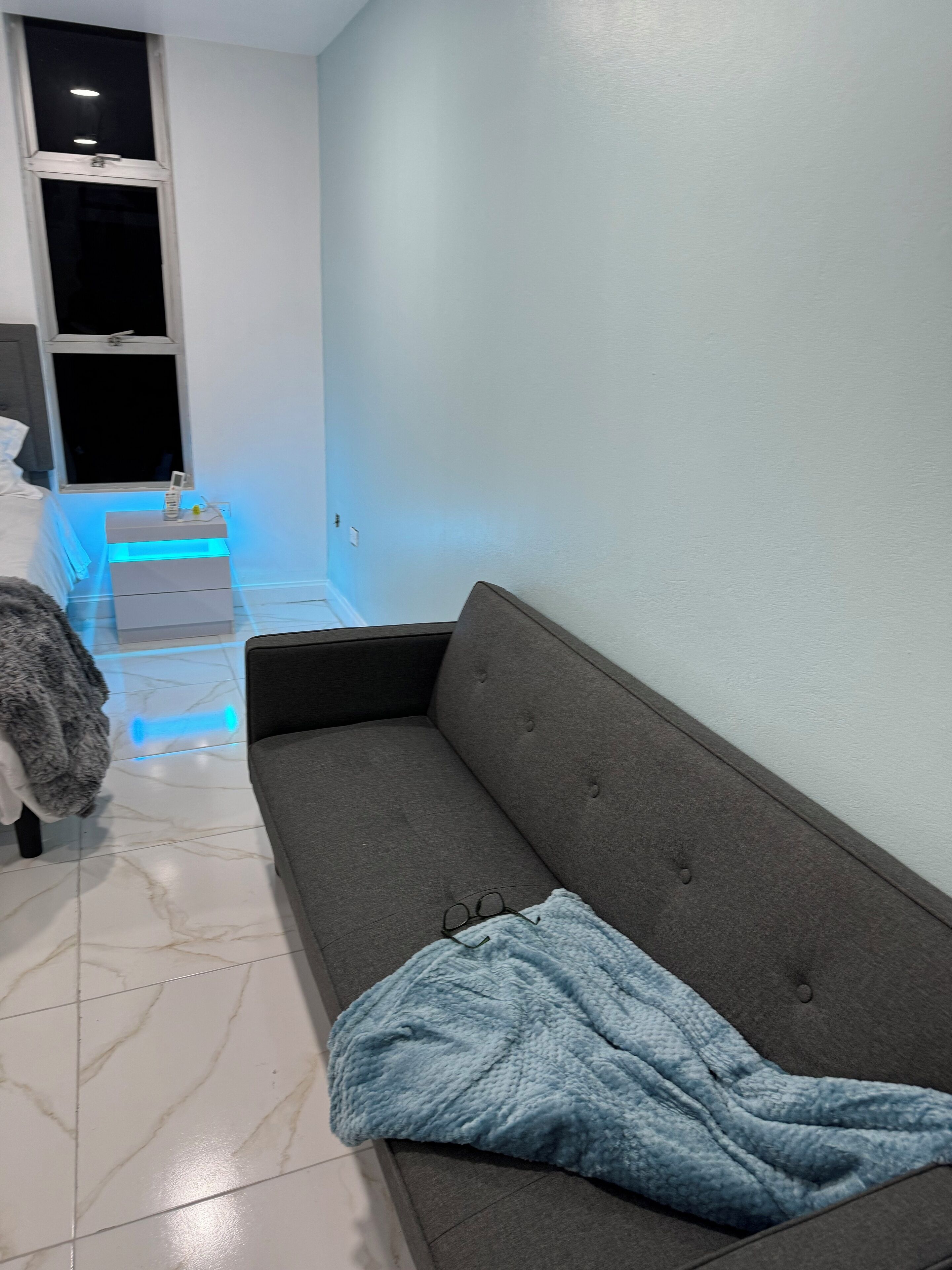 Ocean View Apartment With Ac  Steps To Doctors Cave Beach - 몬테고베이