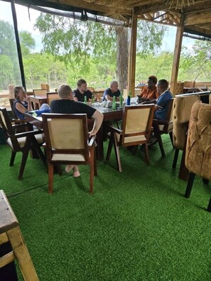 Her gün ücretsiz açık büfe kahvaltı