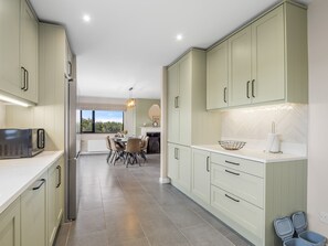 Fridge, microwave, oven, dishwasher - Lakeview House Ballyconneely (Ballyconneely)