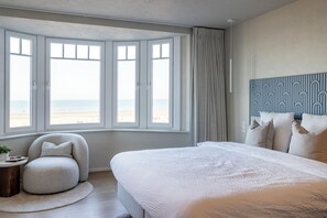 6 bedrooms, iron/ironing board, travel crib, free WiFi - Unique villa Catherine with frontal sea view, parking, sauna and beach cabin (De Panne)