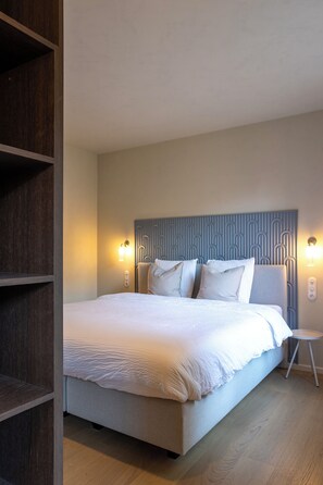 6 bedrooms, iron/ironing board, travel crib, free WiFi - Unique villa Catherine with frontal sea view, parking, sauna and beach cabin (De Panne)