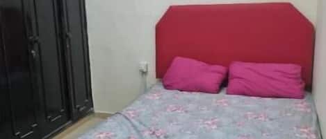 1 bedroom, internet, bed sheets