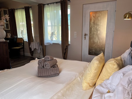 1 bedroom, Internet, bed sheets. Accommodation in the center of Gamlitz - simply modern rustic/NEW!