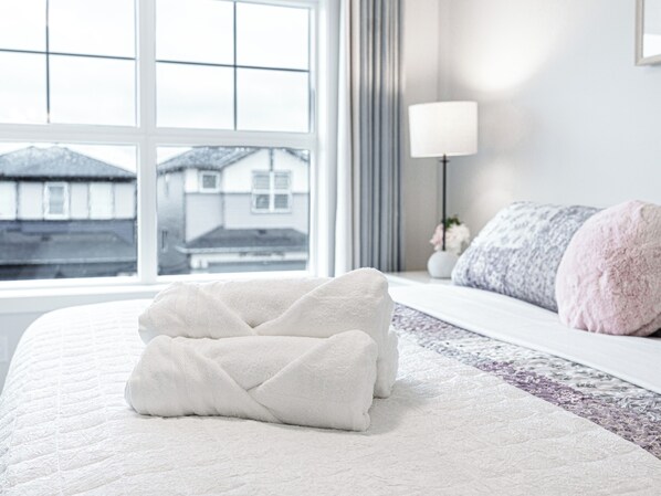 4 bedrooms, iron/ironing board, WiFi, bed sheets