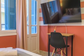 Rai - City view Studio & Balcony | Bathroom | Shower, rainfall showerhead, free toiletries, hair dryer - Sama Studios in Mar Mikhael (Beirut)