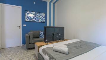 Studio, Balcony, City View | Peralatan tempat tidur premium, dihias secara berasingan
