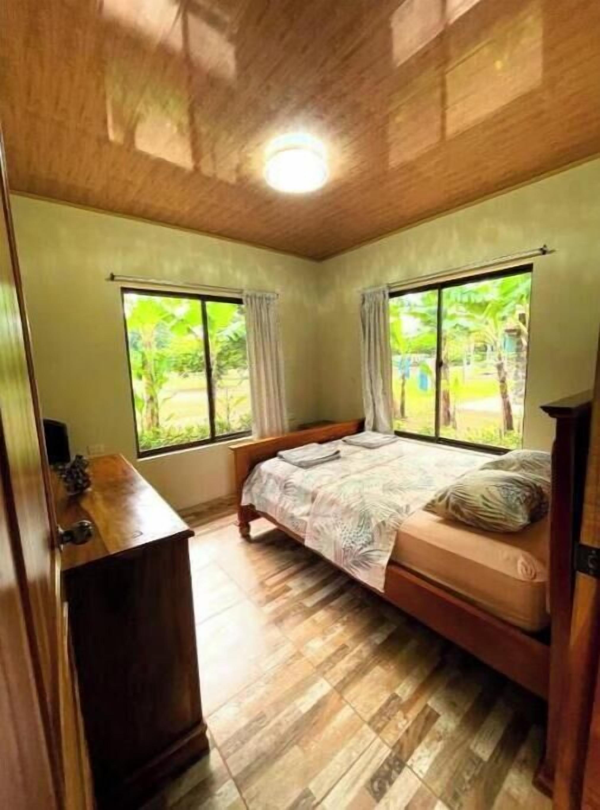 2 habitaciones, wifi gratis, ropa de cama y acceso para silla de ruedas 