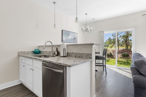 Elgin Enclave- Sleeps 6 - 12 min from Fort Jackson - Pet Friendly!