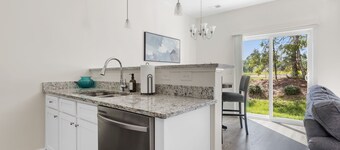 Elgin Enclave- Sleeps 6 - 12 min from Fort Jackson - Pet Friendly!