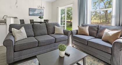 Elgin Enclave- Sleeps 6 - 12 min from Fort Jackson - Pet Friendly!