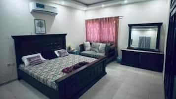 1 bedroom, in-room safe, iron/ironing board, free WiFi