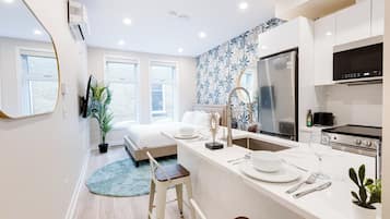 City Studio Suite 3, City View | 私人廚房 | 大型冰箱、微波爐、烤箱、爐台