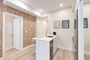 Superior Apartment 12, City View | Eigene Küche | Großer Kühlschrank, Mikrowelle, Ofen, Herdplatte