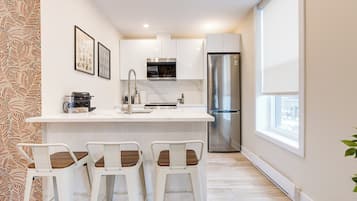 Superior Apartment 5, City View | 私人廚房 | 大型雪櫃/冰箱、微波爐、焗爐、爐具