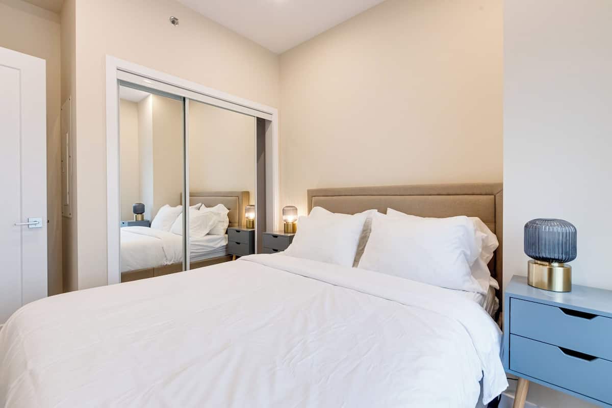 Apartamento standard, vista para a cidade | Ferros/tábuas de passar roupa, Wi-Fi de cortesia