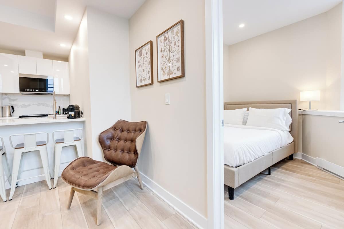 Apartamento superior, vista para a cidade | Ferros/tábuas de passar roupa, Wi-Fi de cortesia