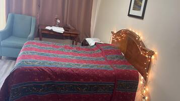 Premium bedding, in-room safe, laptop workspace, blackout curtains