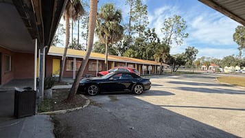 Ubetjent parkering (inkludert)