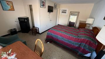 Premium bedding, desk, free rollaway beds, free WiFi