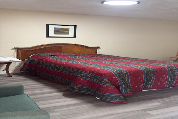 Premium bedding, in-room safe, laptop workspace, blackout curtains