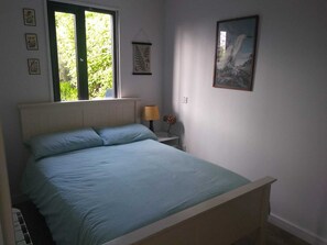 2 makuuhuonetta, silitysrauta/-lauta, internet, vuodevaatteet