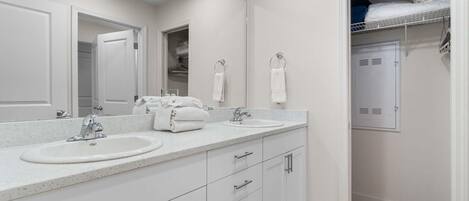 Apartamento, 1 cama de matrimonio grande con sofá cama (Sea Glass 216) | Baño