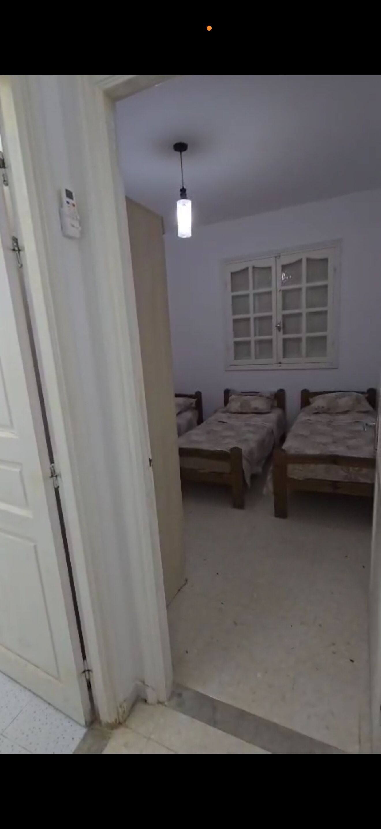 2 quartos, ferros/tábuas de passar roupa, acesso à internet