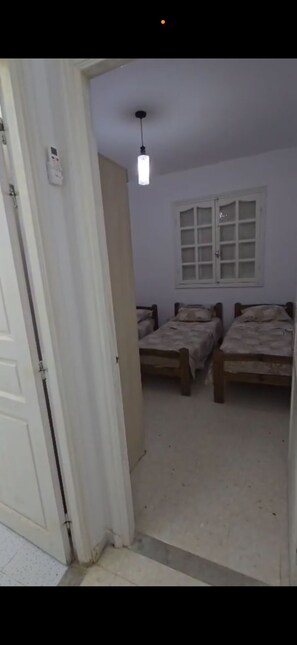 2 bedrooms, iron/ironing board, internet, bed sheets