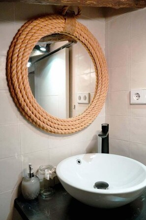 Shower, hair dryer - GuestReady - Unique stay near City Sights (Madrid)