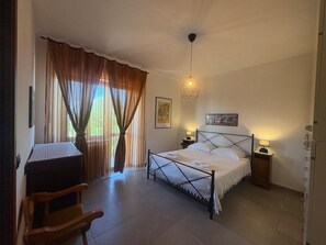 3 bedrooms, iron/ironing board, Internet, bed sheets