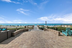 Appart'hôtel, plusieurs lits (Inn at Crystal Beach 611) | Terrasse/Patio