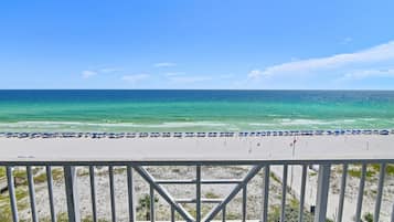 Condo, várias camas (Inn at Crystal Beach 611) | Praia | Na praia