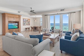 Condo, varias camas (Inn at Crystal Beach 611) | Área de sala de estar